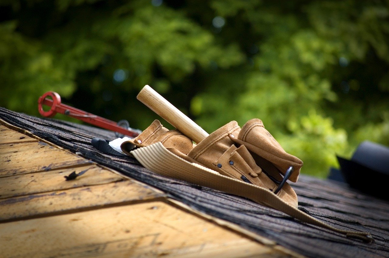 Roofing tool belt and equipment